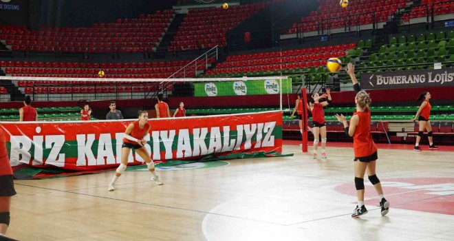 Karşıyaka filede Vakıfbank'ı ağırlıyor