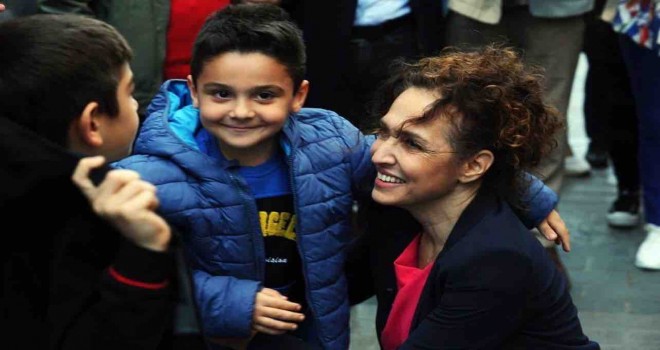 Karşıyakalı çocuklardan 23 Nisan’a özel Atatürk mozaiği