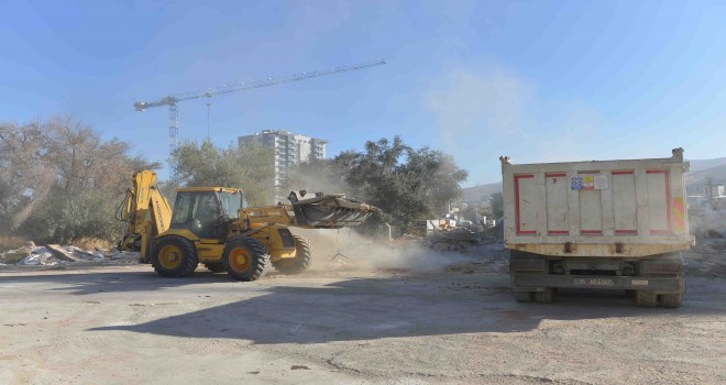 Çiğli Belediyesi'nden ''Moloz Toplama'' atağı