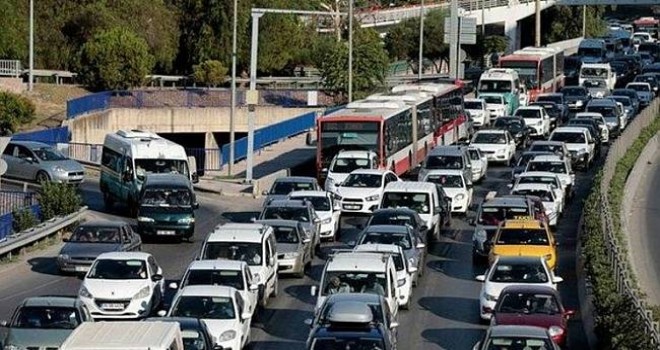 İzmir'de trafiğe kayıtlı araç sayısı: 1 milyon 719 bin 666