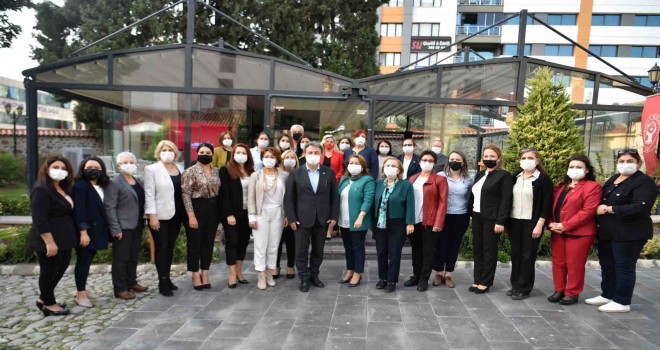 CHP’li kadınlardan Başkan İduğ’a övgü