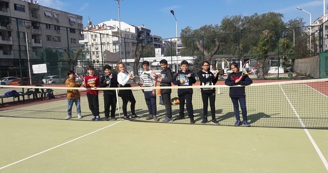 Bostanlıspor'da tenis okulu hizmete girdi...