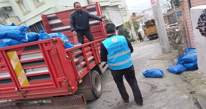 Karşıyaka Müftülüğü'nden kömür yardımı