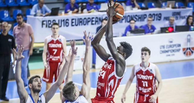 Pınar Karşıyakalı Adem Bona En İyi 5'te