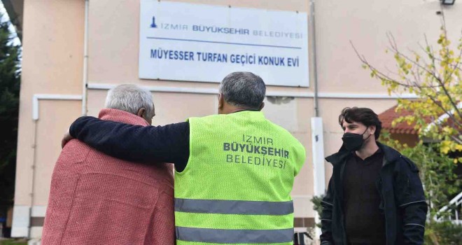Dondurucu soğuklarda evsizlere İzmir Büyükşehir Belediyesi kucak açıyor