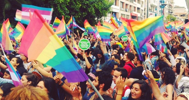 İzmir'de LGBTİ yürüyüşüne yasak