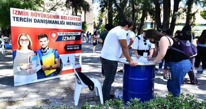 İzmir Büyükşehir tercih döneminde de gençlerin yanında