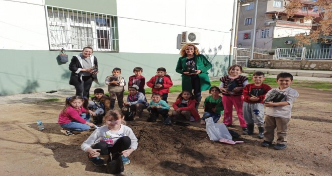 Efes Selçuklu çocuklar yerli tohumla tanışıyor