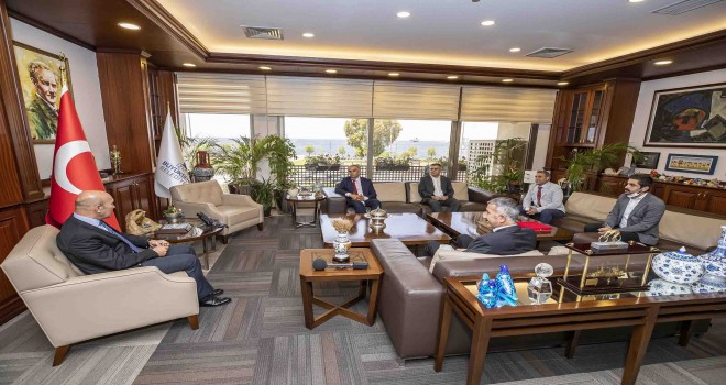 Sağlık İşçileri Sendikası’ndan Başkan Soyer'e teşekkür ziyareti