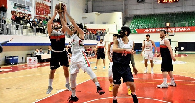 Karşıyaka Belediyespor potada lidere fark yaptı...