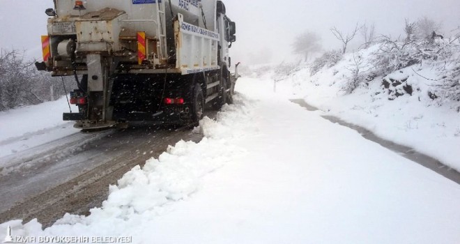 İzmir'de 80’e yakın mahallede kapanan yolları açıldı