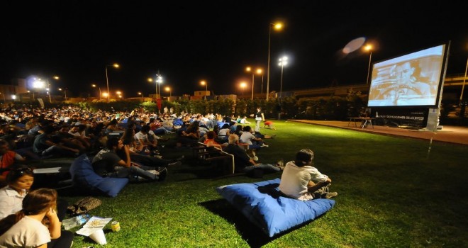Açık havada sinema keyfine devam