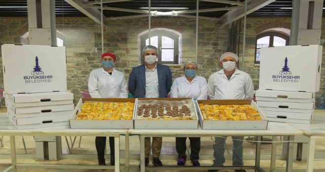 İzmir Büyükşehir'den sağlık çalışanlarına atıştırmalar