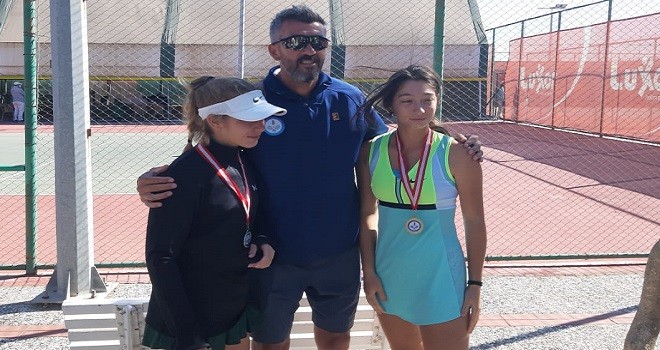 Alaçatı kortlarında Karşıyaka rüzgarı esti, Kesal birinci oldu