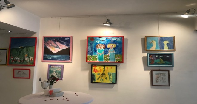 Fırça darbelerindeki umut dokunuşları