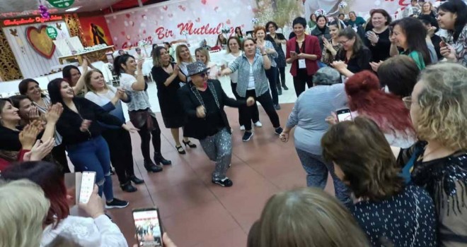 Karşıyakalı kadınlar eğlenceye doydu