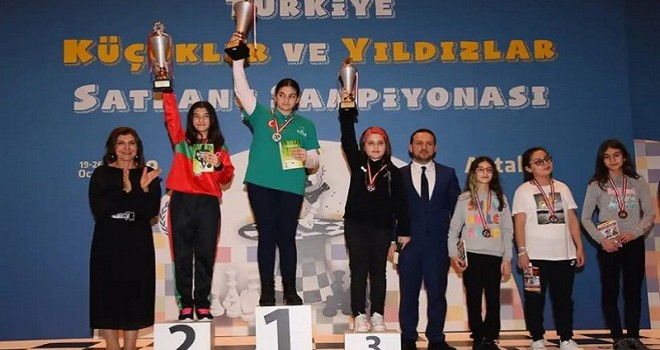 Satrançta Karşıyakalı Gülcan Türkiye İkincisi...