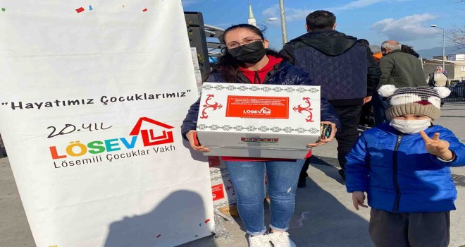 LÖSEV'den ailelerine kırmızı destek