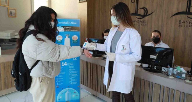 BAYSEM'de öğretmenler öğrencileri hijyen paketiyle karşıladı