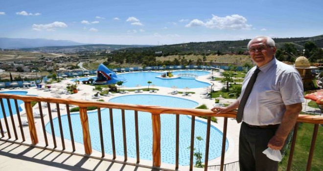 Karabağlar'ın havuzuna pandemiye rağmen yoğun ilgi