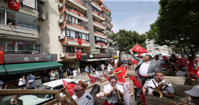 Karşıyaka'da 19 Mayıs kutlamaları evlere taşındı