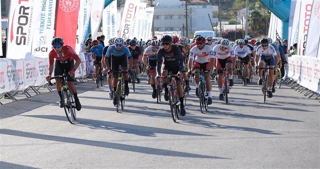 Bostanlıspor Türkiye Bisiklet Şampiyonası'nda genel klasmana girdi