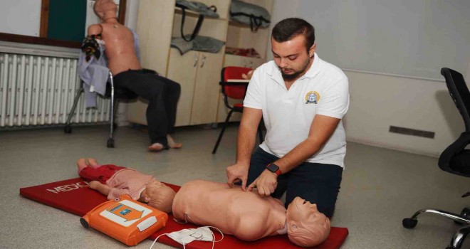 Karşıyaka'da ilk yardım kursları devam ediyor