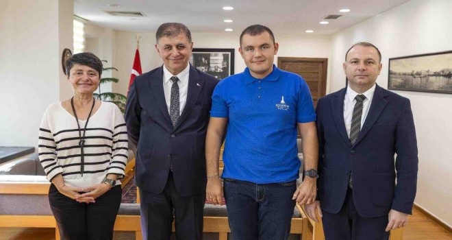 Tarihi başarılara imza atan Tuna, Başkan Tugay’la buluştu