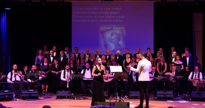 Karşıyaka HEM Korosu'ndan muhteşem konser