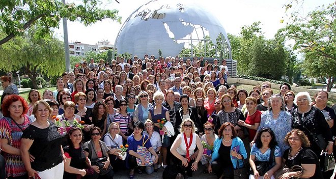 8 bin kadın türkü söylüyor etkinliği pazaryerine alındı...