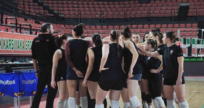 Karşıyaka filede AVR Atletik karşısında