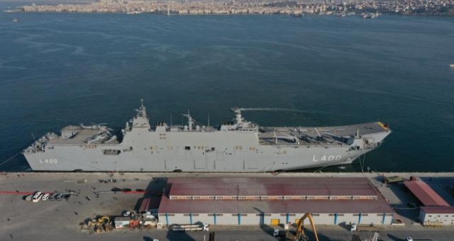 TCG Anadolu, İzmir'de