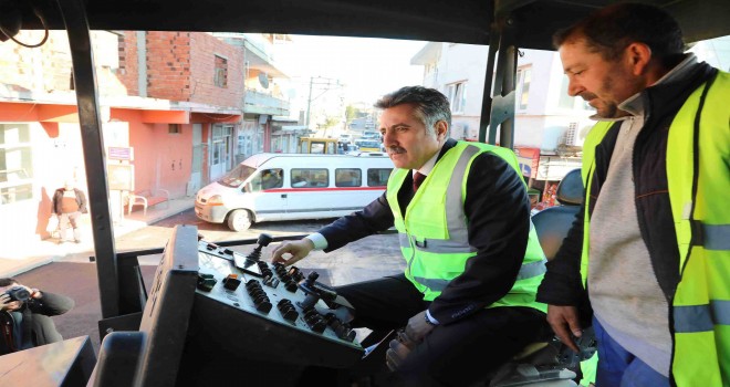 Salgın süresince Bayraklı’da 9 mahalleye 143 ton asfalt