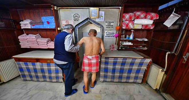 Basmane Hamamı'nın kapıları evsizlere açıldı