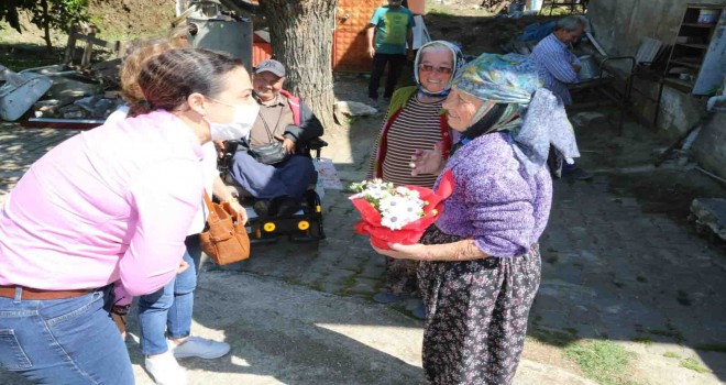 Başkan Sengel annelerin kapsını çaldı
