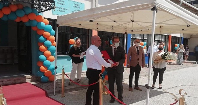 Depremde kaybettiği oğlu ve eşinin adını okulda yaşatacak