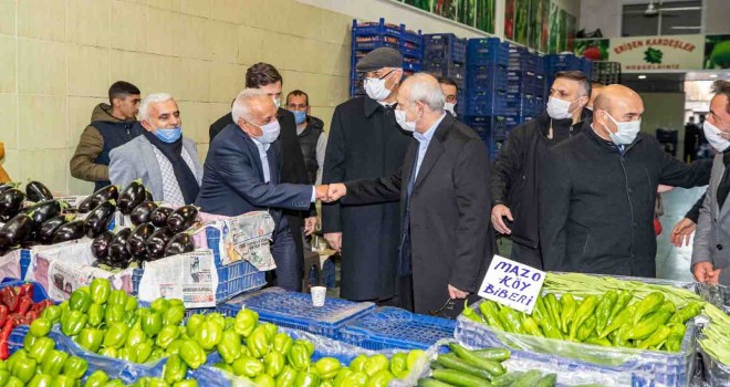 Kılıçdaroğlu İzmir’de hal esnafıyla buluştu