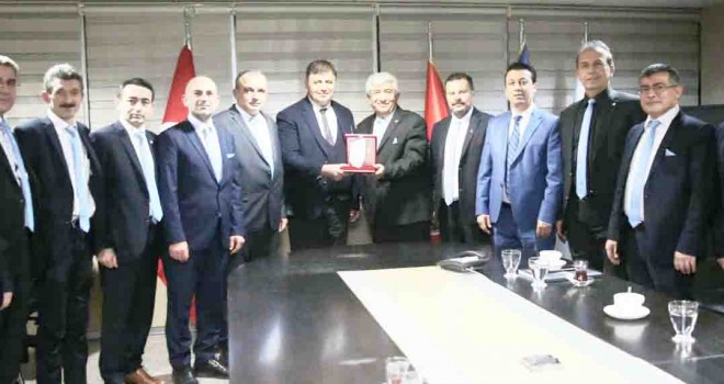 İzmir Berberler Odası'ndan Başkan Tugay'a ziyaret