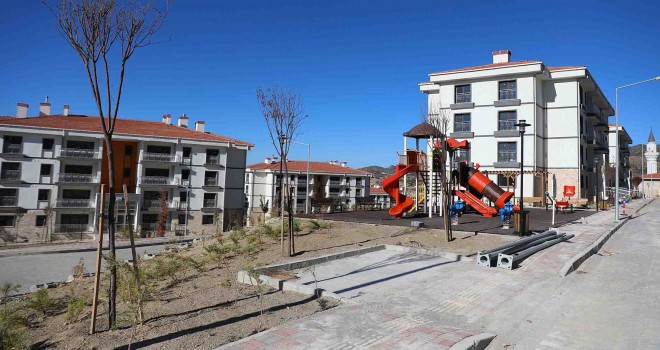 Bergama’nın ilk TOKİ konutlarında anahtar teslimi başladı