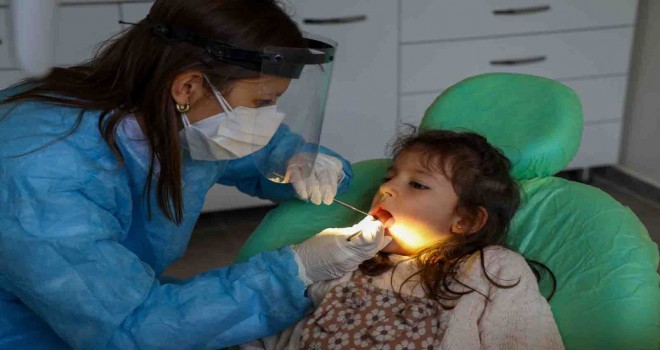 Karşıyakalı çocuklara ağız ve diş taraması