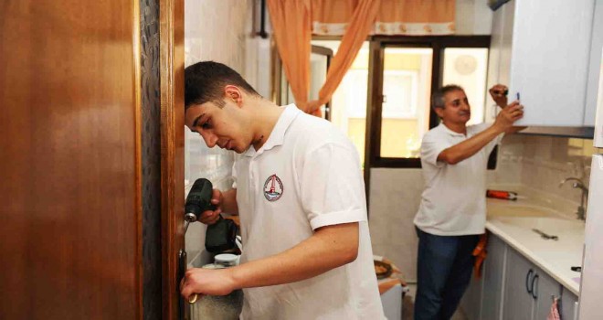 Karşıyaka'da evde tamir hizmeti devam ediyor