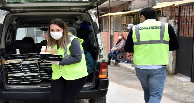 50 bin Bornovalı’ya sıcak yemek