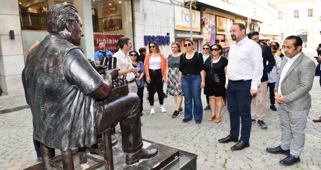 Çiğli Belediyesi'nden ''Kadın Kadına'' tarihi Kemeraltı gezisi