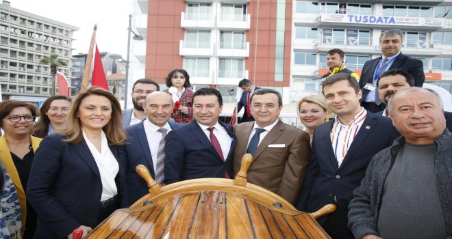 STS Bodrum Okul Gemisi İzmir'den Samsun'a uğurlandı