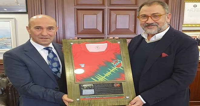 Başkan Tunç Soyer'e yeni forma!..