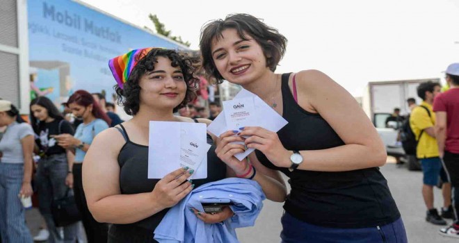 ​İzmir Büyükşehir Belediyesi’nden gençlere sürpriz