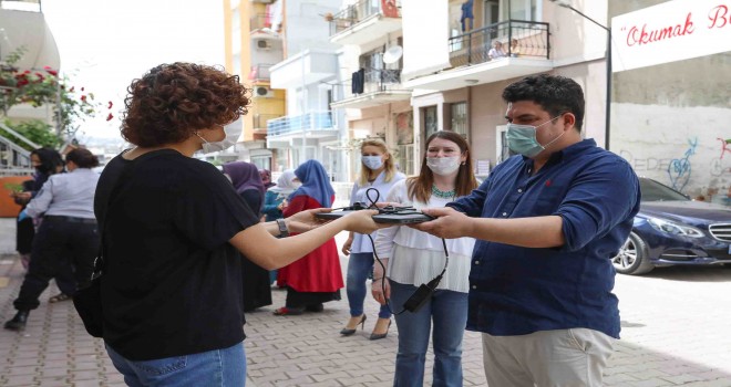 Üniversiteye hazırlanan öğrenciye kendi bilgisayarını verdi