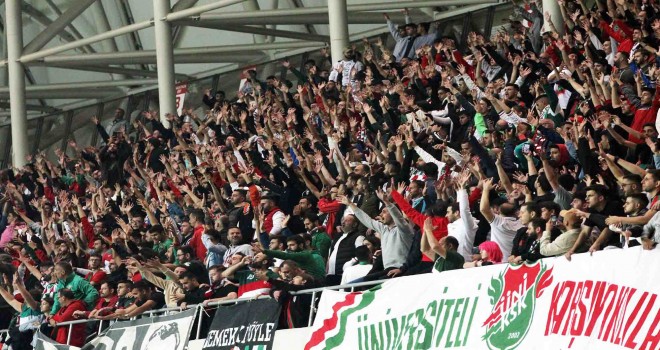 Karşıyaka'yı taraftarı yalnız bırakmadı