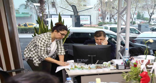 Karşıyaka'da 65 yaş ve üzeri 1200 kişi her gün tek tek aranıyor