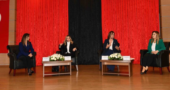 Çiğli'de kadının siyasetteki yeri konuşuldu